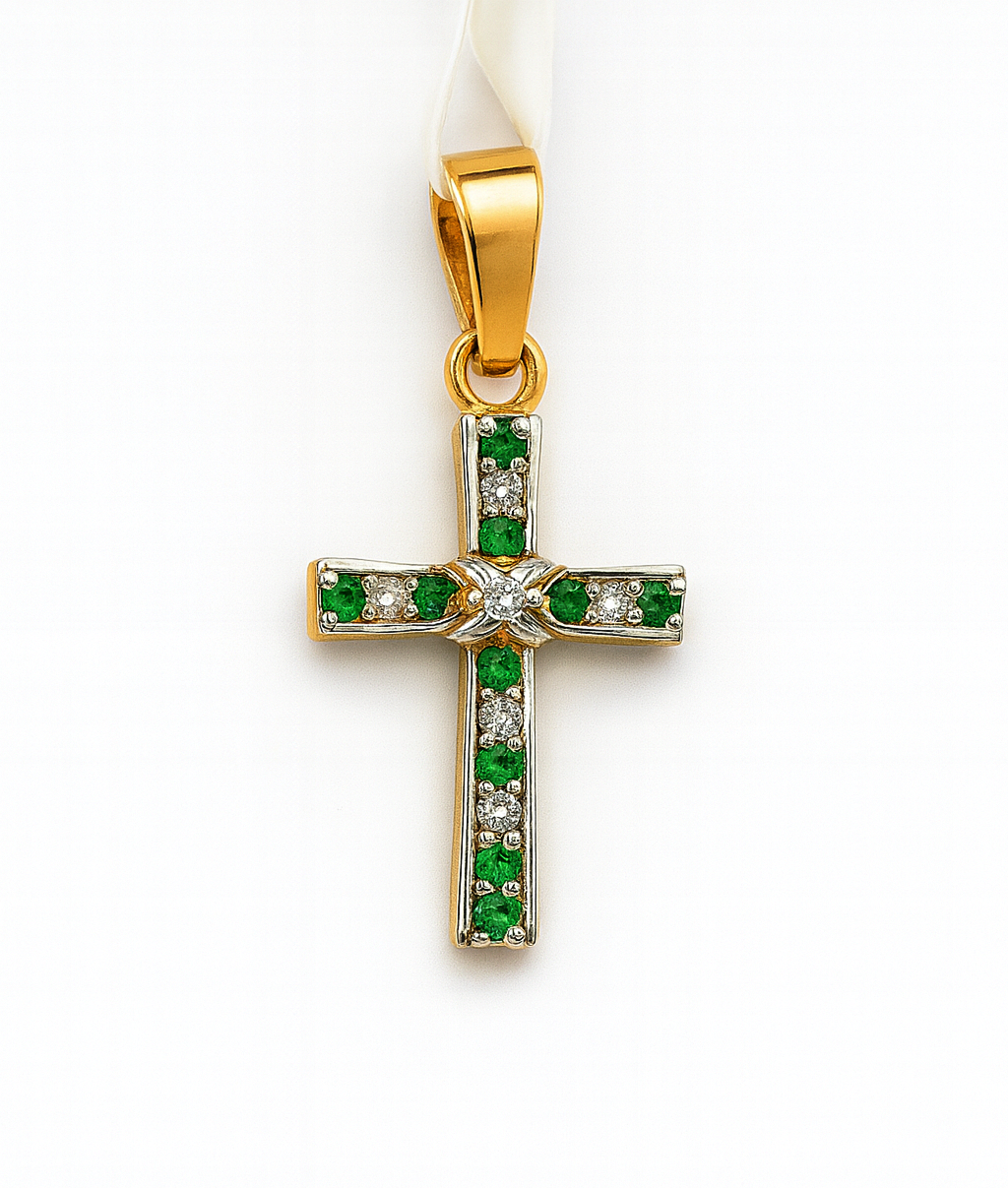 Beautiful 18Kt Gold Natural Diamond Pendant 